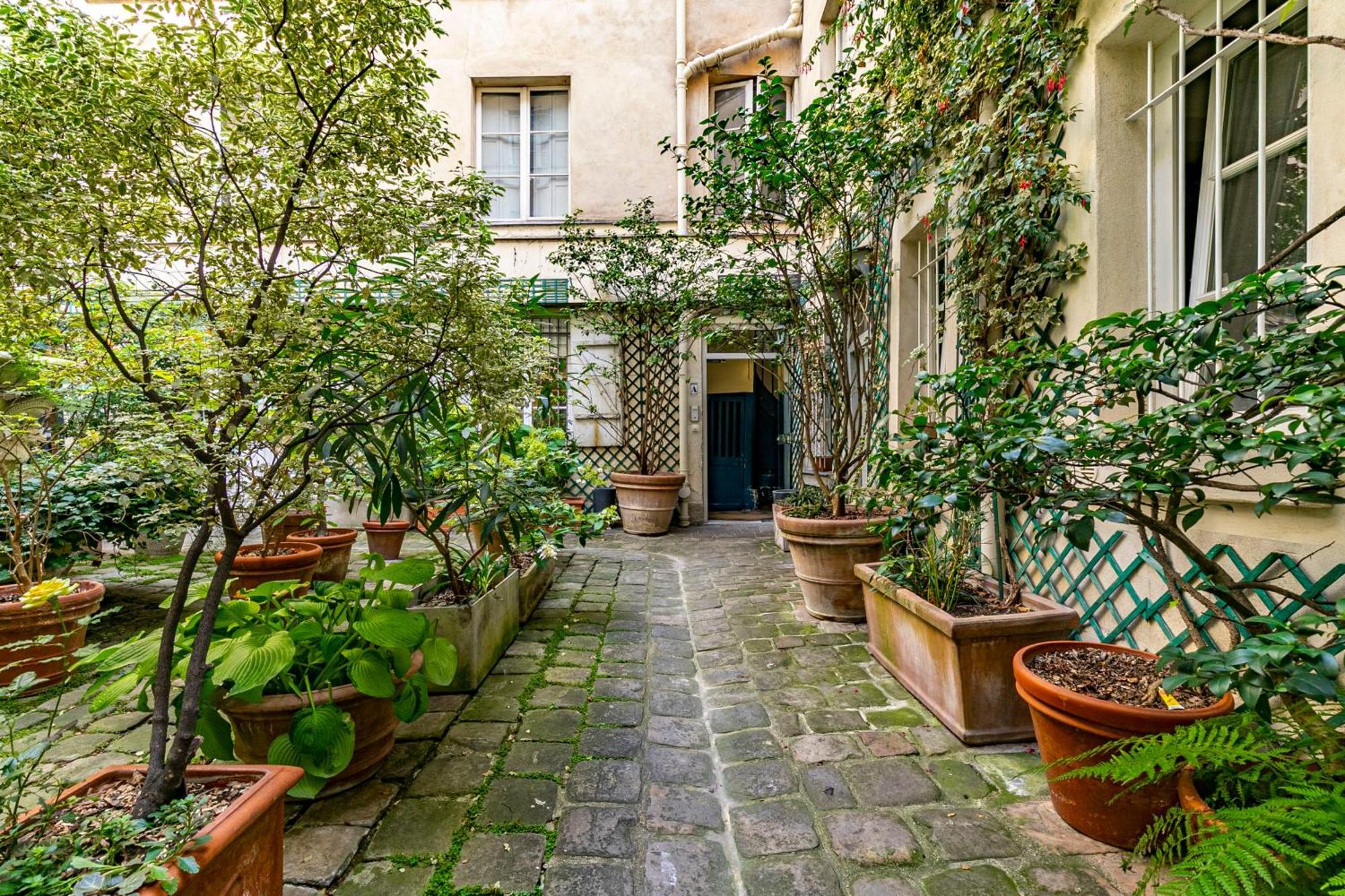 Design And Quiet Studio On Wooded Courtyard ! 파리 외부 사진